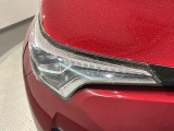 LEDヘッドライトは、点灯の瞬間から最大光量を発揮し、突然暗くなるトンネルなどでの安定感を高めます。
