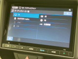 多彩なソースに対応したオーディオシステムが搭載されています。お好みの音楽やラジオを楽しみながら、快適なドライブをお過ごしください。Bluetooth接続でスマホの音楽も再生可能です。