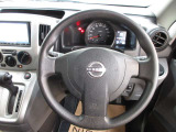 運転が楽しくなる明るく開放的な運転席まわりです。