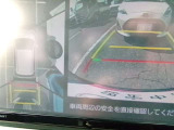 パノラミックビューモニター&バックモニター♪車両の前後左右に搭載した4つのカメラの映像を合成し、車を真上から見ているような映像を表示♪