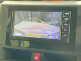 【バックカメラ】駐車時に後方がリアルタイム映像で確認できます。大型商業施設や立体駐車場での駐車時や、夜間のバック時に大活躍!運転スキルに関わらず、今や必須となった装備のひとつです!