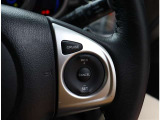 『1台』のお車に対して、3名体制で日々議論を重ね仕入れを行っております。