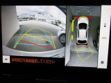 パノラミックビューモニター付きです。車両を上から見たような映像をディスプレイオーディオ画面に表示、運転席からの目線だけでは見にくい、車両周辺の状況をリアルタイムでしっかり確認できます。