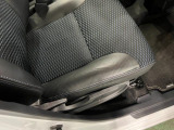 痛みの出やすい運転席シートの角、フロアマット、座面、ともに良好です
