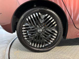 タイヤサイズは215/50R17です♪