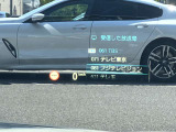 人気のヘッドアップディスプレイ!現在の車速、ナビゲーション・システムによるルート案内の矢印表示、チェック・コントロール、前車接近警告など、さまざまな情報をドライバーの視界内に直接表示いたします!
