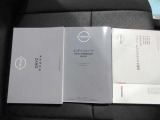 取扱い説明書 整備記録簿です前オ-ナ-の整備歴がわかるため無駄な部品。工賃が発生せず効率の良い整備が行えますまた丁寧に乗っていた証拠でもありますので車両状態の信頼性にもつながってまいります