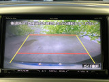 バック時の安全性を高めるバックモニターが装備されています。狭い場所でもスムーズな駐車をサポートし、安心の運転を支援します。