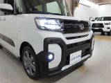 LEDヘッドライトです。デザイン性がよくとても明るいので、夜間の走行や悪天候でも安心です。しかも長寿命!