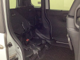 ★チップアップ&ダイブダウン機能付き【ULTR SEAT】は後席座面を左右分割で跳ね上げることができます☆トランクで積載できない背の高い荷物をラクラク収納できます。ホンダ車ならではの人気装備です♪