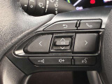 運転中、オーディオの操作をしてて、ハッとしたことはありませんか?ステアリングスイッチは、運転中でもハンドルでオーディオの操作が可能です。安全なドライブをサポートします。