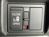 【パワースライドドア】スマートキーや運転席のスイッチでスライドドアの開閉が可能♪電動だから力を入れてドアを開ける必要が無く、小さいお子様でも、重い荷物を持っている時もラクに開け閉めできます♪