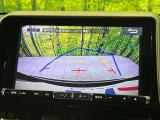 【バックカメラ】駐車時に後方がリアルタイム映像で確認できます。大型商業施設や立体駐車場での駐車時や、夜間のバック時に大活躍!運転スキルに関わらず、今や必須となった装備のひとつです!