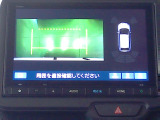 バックカメラの画像です。ガイドラインがスムースな車庫入れをサポートいたします。車庫入れの安心感がアップしますね。