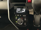 オートエアコンは温度を設定するだけで、自動で風量などを設定してくれます。運転しながら操作も必要ないので、安全性も向上します。