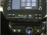 【オートエアコン】1年中快適な室内を提供!車内温度を設定すると、風量を自動で調整してくれます。