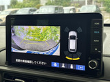 駐車時の安全性を高めるバックモニター。狭い場所でも視認性を確保し、スムーズな駐車をサポートします。初めての場所でも安心です。