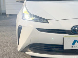【LEDヘッドライト】悪天候や夜間走行時も良好な視界を確保し安心して運転できる高輝度LEDヘッドライトを装備!点灯速度が早く、消費電力も抑えられています。