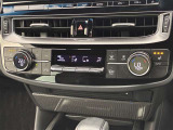 オートエアコンは温度を設定するだけで、自動で風量などを設定してくれます。運転しながら操作も必要ないので、安全性も向上します。