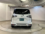 リヤ、後ろから見るとまた車の印象が変わってきますね☆☆