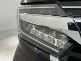 LEDヘッドライトは、点灯の瞬間から最大光量を発揮し、突然暗くなるトンネルなどでの安定感を高めます。