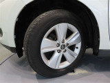 トヨタ純正アルミホイール。タイヤサイズは225/65R17です。