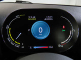 デジタルメーターは視認性が非常に良く、運転時の視線を逸らさず様々な情報の確認が行えます。