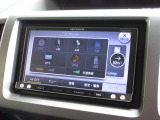 ナビゲーションはパイオニアメモリーナビ(AVIC-MRZ007)を装着しております。AM、FM、CD、DVD再生、フルセグTVがご使用いただけます。初めて訪れた場所でも安心ですね!