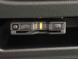 ETCカードを挿入することで高速道路を利用する際の支払いがキャッシュレスになったり、ETCスマートインターチェンジが利用できたり、とても便利なアイテムです!保証は修理保証のみとなります。