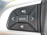 運転中、オーディオの操作をしてて、ハッとしたことはありませんか?ステアリングスイッチは、運転中でもハンドルでオーディオの操作が可能です。安全なドライブをサポートします。