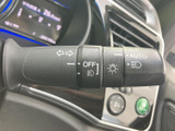 操作しやすいウインカーレバーで、スムーズな車線変更をサポート。オートリターン機能も搭載で、安全な運転に貢献します。