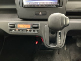 オートマチックシフトレバーは、手になじみ操作しやすい形状で安全運転にもつながります♪