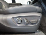 パワーシート搭載。微妙な調整が手軽にでき、ピッタリの最適なポジションで運転することが可能です。