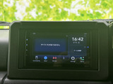 見やすい大型モニターが運転をサポート。ナビやオーディオ操作も直感的に行えます。日常のドライブからレジャーまで、快適なカーライフを演出します。