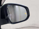 ウインカーミラーにはBSM(ブラインドスポットモニター)を搭載。隣を走る車両が死角に入るとLEDインジケーターを点灯。また、ウィンカーを出すとインジケーターも光って点滅!注意を促してくれます