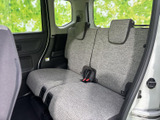運転席からの視界は良好。運転に必要な情報が、わかりやすく配置されています。安全運転をサポートする、使いやすい空間です。