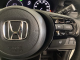 ハンドルにHondaセンシング系のクルーズコントロールやレーンキープアシストなどのスイッチが装備されています。ハンドルから手を離さず安全に操作できます。