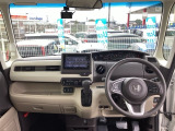 フロントガラスが大きく、ワイドな視界で運転もしやすくなるように、設計されています。