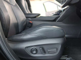 パワーシート搭載。微妙な調整が手軽にでき、ピッタリなポジションで運転することが可能です。