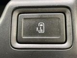 【パワースライドドア】スマートキーや運転席のスイッチでスライドドアの開閉が可能♪電動だから力を入れてドアを開ける必要が無く、小さいお子様でも、重い荷物を持っている時もラクに開け閉めできます♪