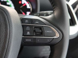 アダプティブクルーズコントロール機能付きです。走行中に先行車の様子を検知しながら、設定した車速の範囲内で先行車との距離のキープを支援します。詳細は販売店スタッフまでおたずねください。