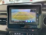 【バックカメラ】運転が苦手な方も車庫入れラクラクです!ギアをリバースに入れれば自動的に切り換わりますので、面倒な操作は不要です♪狭い駐車場もお車を傷つけず安心ですね!