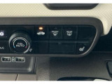 【運転席シートヒーター】エアコンよりも暖かくなるのが早く、エンジンをかけるとあっという間にポカポカに♪エアコンと違い風が出るわけではないので乾燥に敏感な方でも安心して使用できますよ♪