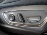 パワーシート搭載。微妙な調整が手軽にでき、ピッタリのポジションで運転することが可能です。