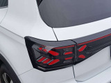 LEDテールランプで視認性も高く、流れるように点滅するタイナミックターンインジケーター付きです。