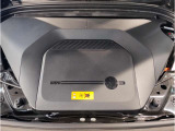 【E-Drive】新技術を駆使して開発したエレクトリックドライビング。高出力BMWツインターボエンジンと高効率の電気モーターが協調して低燃費だけでなくあらゆる走りで官能的なドライビングと走行安定性を実現。