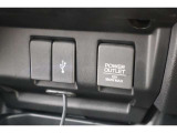 USBオーディオ用ソケットがついていますので携帯電話などを接続すれば音楽等の再生が可能です!