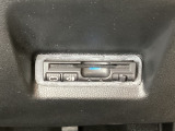 ETCがついています。高速道路の料金所の通過も楽々です。 カードの取り出しもしやすい場所についています。