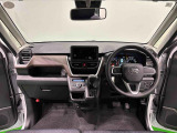 Aピラーの傾斜やヒップポイントの位置を最適化。ひらけた前方視界とノンストレスな運転姿勢で快適なドライブが楽しめます。