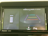 後方視界をサポートするモニター画面です。駐車時など、狭い場所での運転も安心感が増します。